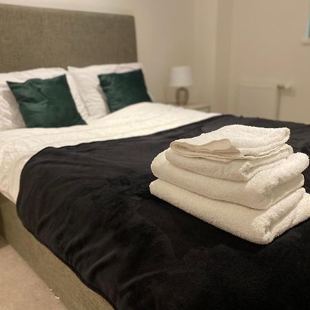 Triple T Homes Cosy 2 Bedroom Apartment With Balcony Ilford Exterior foto