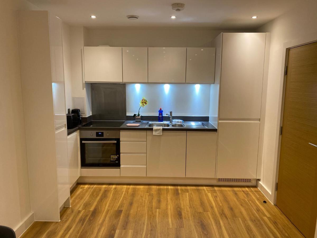 Triple T Homes Cosy 2 Bedroom Apartment With Balcony Ilford Exterior foto