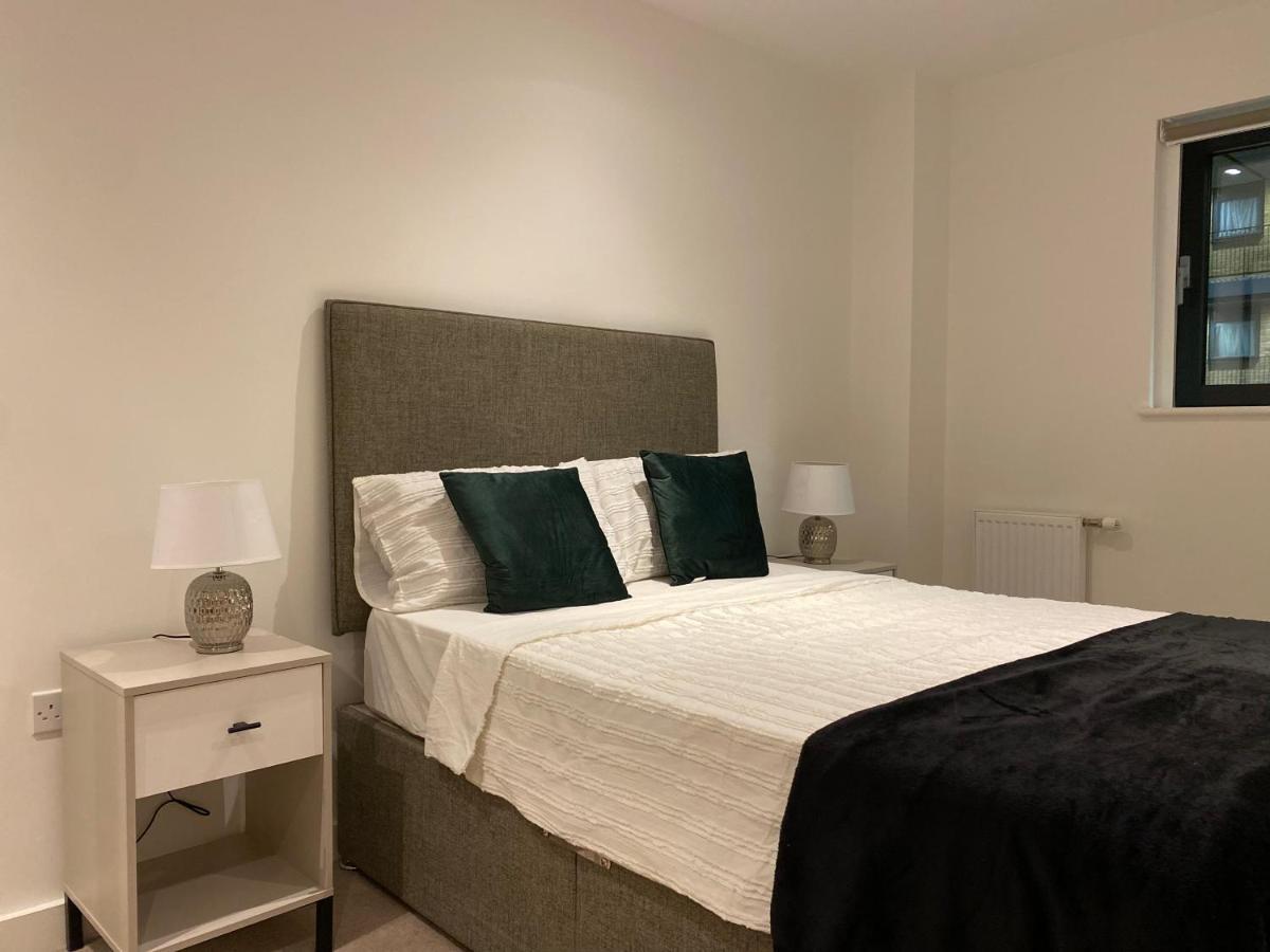 Triple T Homes Cosy 2 Bedroom Apartment With Balcony Ilford Exterior foto