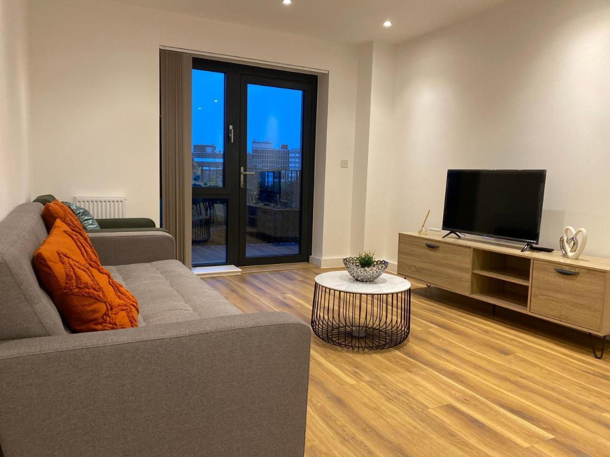 Triple T Homes Cosy 2 Bedroom Apartment With Balcony Ilford Exterior foto