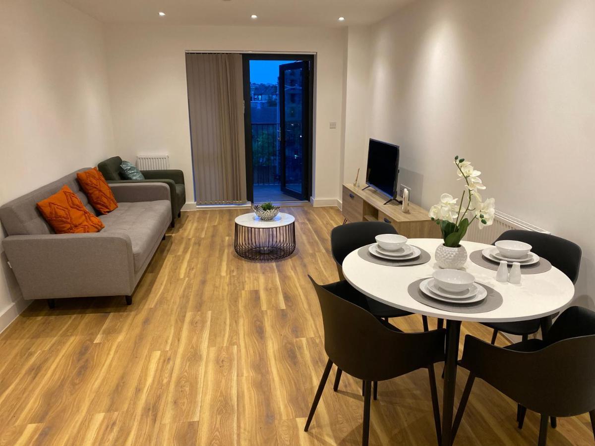 Triple T Homes Cosy 2 Bedroom Apartment With Balcony Ilford Exterior foto